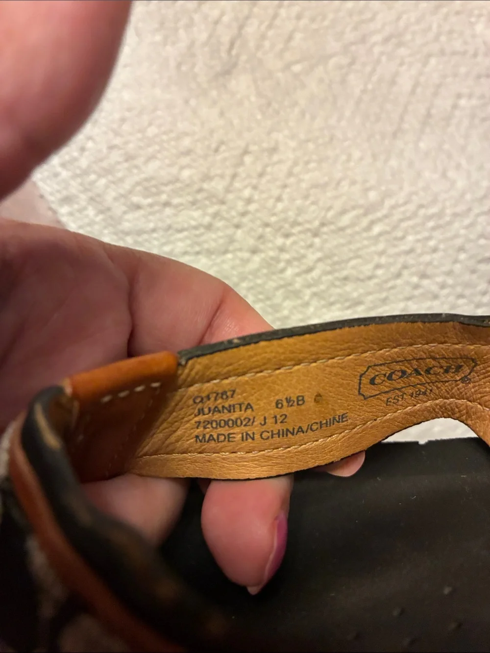 COACH. Women’s Black Footbed with Brown Signature Canvas Thong Sandals. Size 6.5